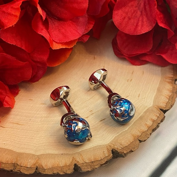 Rotating Blue World Globe Cufflinks - Picture 8 of 16